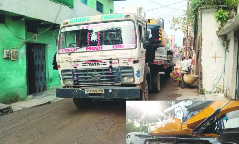 सडक़ पर बह रही गंदगी, आस्था पर चोट, विजयराघवगढ़ में नगर परिषद प्रशासन की मनमानी 1 3333
