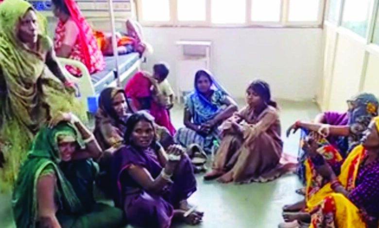 मजदूरों से भरी पिकअप पलटी, बांधा इमलाज के 37 श्रमिक घायल, 16 की हालत गंभीर 1 35
