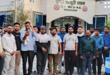 भोपाल में देर रात तक चयनित शिक्षकों का प्रदर्शन, रोशनपुरा चौराहे पर डटे रहे अभ्यर्थी , पुलिस ने रात में हिरासत में लेकर सभी चयनित शिक्षकों को दूसरी जगह पहुंचाया 2 IMG 20261016 WA0014