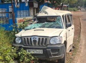 सड़क हादसा: NH-43 पर गाय को बचाने के चक्कर में ट्रक-स्कॉर्पियो की भिड़ंत, 5 गंभीर घायल 2 IMG 20261018 WA1139