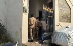 दिनदहाड़े 10 लाख की चोरी, जेवर-नकदी के साथ तलाक के दस्तावेज भी गायब, दर्शन कर लौटे गृहस्वामी ने देखा बिखरा सामान, 2 IMG 20261019 WA1073