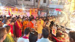 मां जगदम्बे की आरती के साथ शाम साढ़े 7 बजे शुरू हुआ कटनी का ऐतिहासिक दशहरा चल समारोह, जुलूस में खल रही हनुमान जी की प्रतिमा की कमी, मुख्य मार्ग पर भीड़, व्यवस्था में जुटा प्रशासन 9 IMG 20261020 WA1504