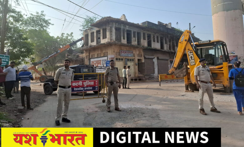 ब्रेकिंग : अग्रवाल बिल्डिंग गिराने की तैयारी, दोनों तरफ का रास्ता बंद, नगर निगम का अमला पहुंचा 1 IMG 20261008 091206