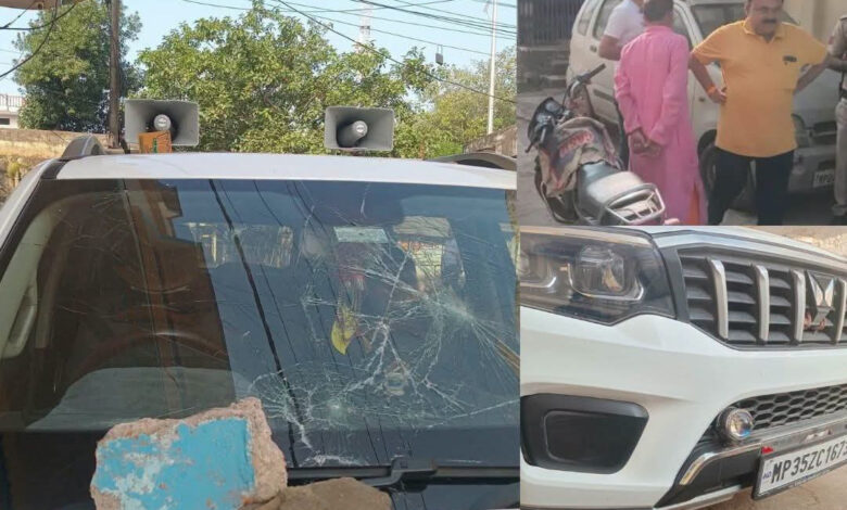 वीडी शर्मा के इलाके के भाजपा जिलाध्यक्ष की कार में तोड़फोड़, कमल निशान भी तोड़ा 1 IMG 20261013 115338