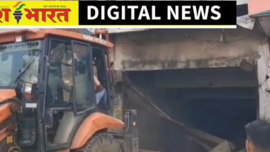 नगर निगम ने तोड़ा ईश्वर कृपा कॉम्प्लेक्स के बेसमेंट का अवैध निर्माण, जेसीबी से शुरू हुई दुकानों की तुड़ाई 7 IMG 20261013 122830