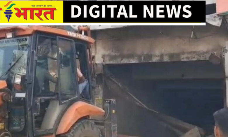 नगर निगम ने तोड़ा ईश्वर कृपा कॉम्प्लेक्स के बेसमेंट का अवैध निर्माण, जेसीबी से शुरू हुई दुकानों की तुड़ाई 1 IMG 20261013 122830