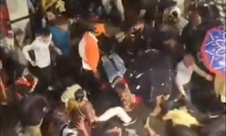 कोलकाता में दुर्गा पूजा के दौरान बड़ा हादसा, चोरबागान में पंडाल ढहने से भगदड़, 17 की मौत, 40 घायल 1 IMG 20261017 224633