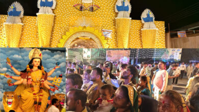 कहीं चांद पर सवार तो कहीं संन्यासिन स्वरूप में दर्शन दे रही मां जगदम्बे, सप्तमी पर उमड़ा जनसैलाब, सतरंगी रोशनी से नहाया कटनी, अष्टमी-नवमी पर और बढ़ेगी श्रद्धालुओं की भीड़ 1 IMG 20261018 002004