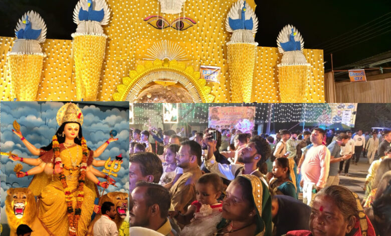कहीं चांद पर सवार तो कहीं संन्यासिन स्वरूप में दर्शन दे रही मां जगदम्बे, सप्तमी पर उमड़ा जनसैलाब, सतरंगी रोशनी से नहाया कटनी, अष्टमी-नवमी पर और बढ़ेगी श्रद्धालुओं की भीड़ 1 IMG 20261018 002004