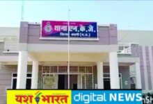 कमरे में मिला बैंक कर्मचारी का शव, परिजनों ने उठाए सवाल, गले और शरीर पर निशान मिलने से बढ़ा संदेह, जांच में जुटी पुलिस 2 IMG 20261018 142452
