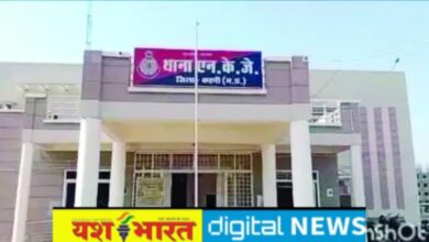कमरे में मिला बैंक कर्मचारी का शव, परिजनों ने उठाए सवाल, गले और शरीर पर निशान मिलने से बढ़ा संदेह, जांच में जुटी पुलिस 5 IMG 20261018 142452