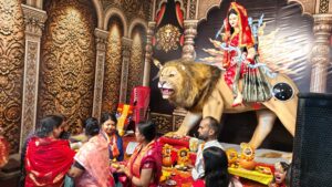 चलो देखें अपने शहर का दुर्गोत्सव : मातारानी की एक झलक पाने सड़कों पर आया जनसैलाब, आज नवमी को भी भीड़, जगह - जगह जाम के नजारे 13 IMG 20261018 211452836 HDR