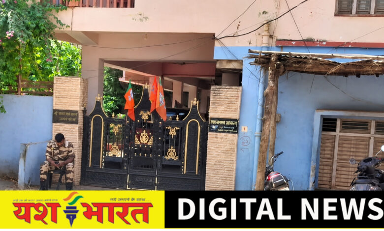 भाजपा के पूर्व जिलाध्यक्ष के लकड़ी टाल में इनकम टैक्स की रेड, जांच की कार्यवाही जारी 1 IMG 20261027 135439