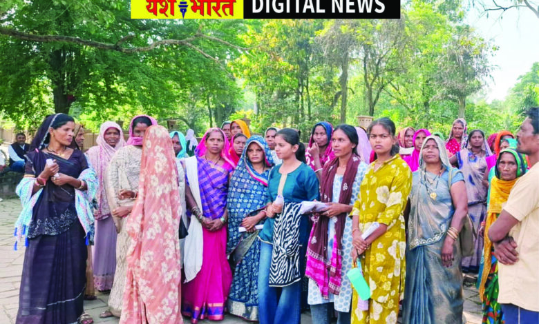 शराब बिक्री को लेकर महिलाओं ने घेरा एसपी ऑफिस, अवैध कारोबार बंद कराने लगाई गुहार 1 Page 7