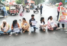 भोपालः चयनित वर्ग-3 की महिला अभ्यर्थियों का प्रदर्शन, बोर्ड ऑफिस चौराहे पर चक्का जाम, देखें वीडियों 3 Screenshot 2026 10 29 140239