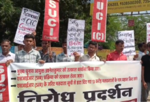 मुख्य चुनाव आयुक्त को हटाने और एसआईआर प्रक्रिया रोकने की मांग , एसयूसीआई कम्युनिस्ट ने चेतक ब्रिज चौराहे पर विरोध प्रदर्शन 8 Screenshot 20261001 112532 Photos