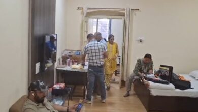 नामांतरण अटका कर मांगी रिश्वत, ईओडब्ल्यू ने पटवारी को दबोचा, देखे वीडियो….. 8 Screenshot 20261001 184312 WhatsApp