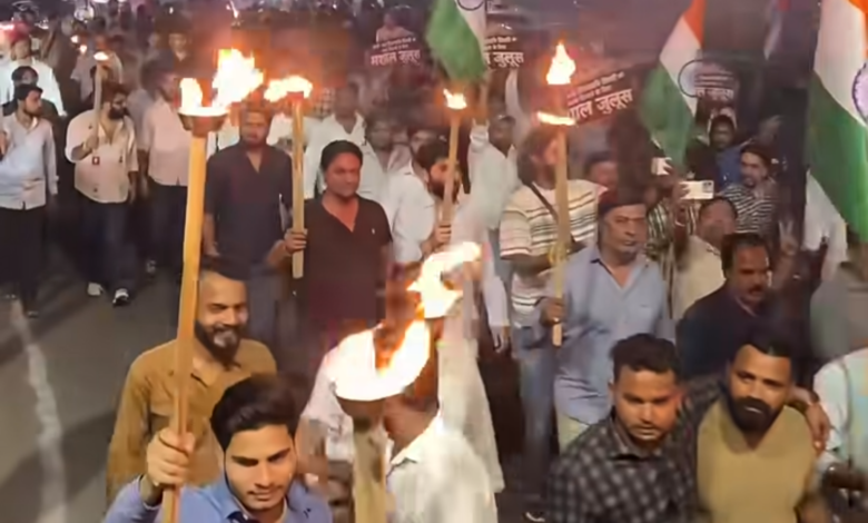 दिव्य ऋषि तिवारी को न्याय दिलाने मशाल जुलूस , डीबी मॉल से एमपी नगर थाने तक निकला जुलूस, दोषी अधिकारियों की गिरफ्तारी की मांग 1 Screenshot 20261003 210703 Instagram