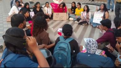 भोपाल में लड़कियों की सुरक्षा पर उठे सवाल, लेक व्यू और सुभाष नगर असुरक्षित , 300 से 500 लड़कियों के सर्वे में सामने आई चिंताएं, सुरक्षा व्यवस्था को लेकर सरकार और प्रशासन को जगाने के लिए अनोखा प्रदर्शन 3 Screenshot 20261010 182838 WhatsApp