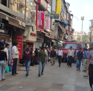 न्यू मार्केट में निगम का एक्शन, दो ट्रक सामान जब्त , अतिक्रमण हटाने के साथ फायर मॉकड्रिल, अग्निशमन वाहनों की आवाजाही परखी दुकानदारों को बताए आग से बचाव के उपाय 2 Screenshot 20261014 204334 Photos 1