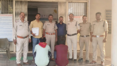 कत्ल की खौफनाक वारदात: टक्कर मारी, कुल्हाड़ी से काटा : साजिश रचने वाले दो इनामी आरोपी गिरफ्तार 8 Screenshot 20261023 111646.WhatsApp