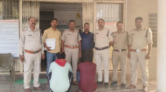 कत्ल की खौफनाक वारदात: टक्कर मारी, कुल्हाड़ी से काटा : साजिश रचने वाले दो इनामी आरोपी गिरफ्तार 1 Screenshot 20261023 111646.WhatsApp
