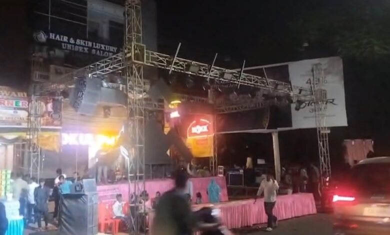 यशभारत ब्रेकिंग : महाकाली के स्वागत मंचों पर कटे-फटे तारों से दौड़ रहा था करंट, विद्युत विभाग ने काटे कनेक्शन, देखे वीडियो.... 1 Screenshot 20261025 214643 WhatsApp