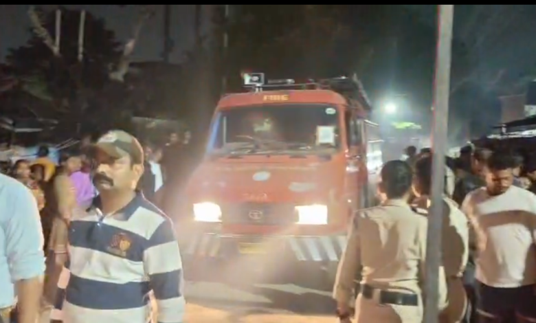 भोपाल के छोला क्षेत्र में झुग्गी में आग लगने से महिला की मौत , गुना निवासी रानी पंथी आज ही पहुंची थी भोपाल, आत्महत्या या हादसा जांच में जुटी पुलिस 1 Screenshot 20261025 224301 WhatsApp