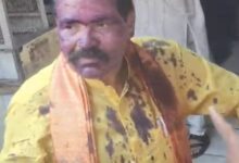 भोपाल: हिंदू उत्सव समिति अध्यक्ष चंद्रशेखर तिवारी के चेहरे पर पोती कालिख, पीर गेट पर जमकर हंगामा, देखें वीडियो 2 SmartSelect 20261026 171220 Gallery