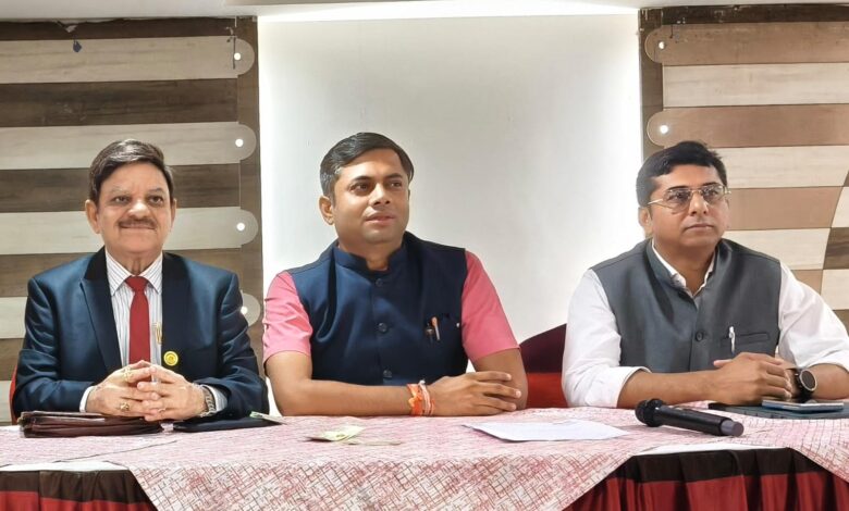 लंबित भुगतान और मनमाने क्लेम रिजेक्शन पर भड़के अस्पताल संचालक; 8 अक्टूबर से प्रदेशभर में सेवाएं ठप करने की दी चेतावनी 1 WhatsApp Image 2026 10 04 at 12.05.54